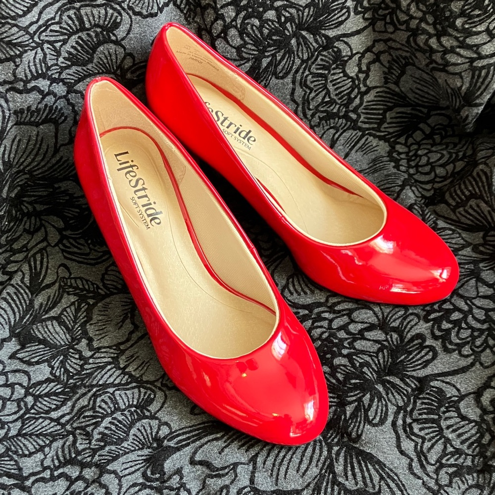 ❤️ Glossy Red Patent Parigi 🇫🇷  Pump (Lifestride) Women's Size 5, 2.5" heel
